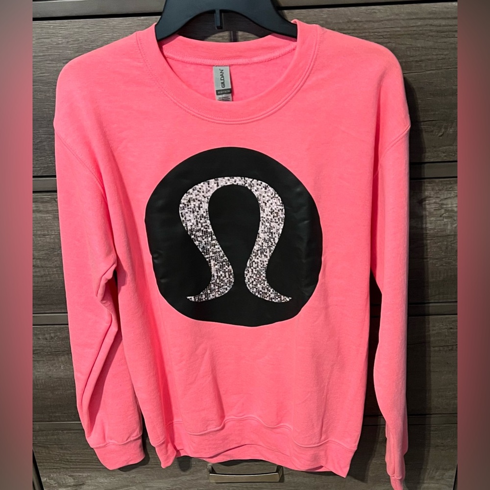 Gildan Heavy Blend Pink Sweatshirt With print women's size S  New